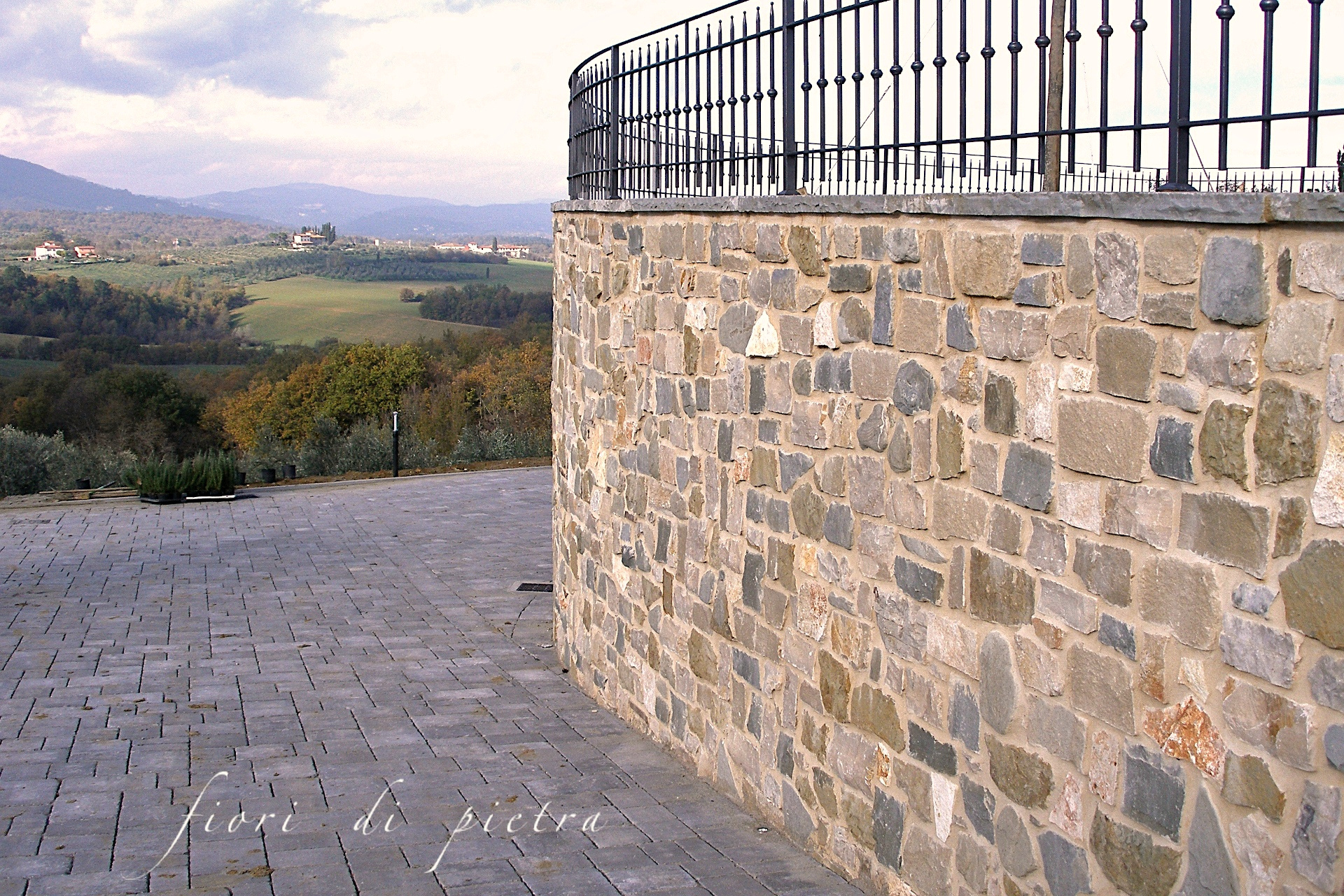 Realizzazione Rivestimenti in pietra Toscana
