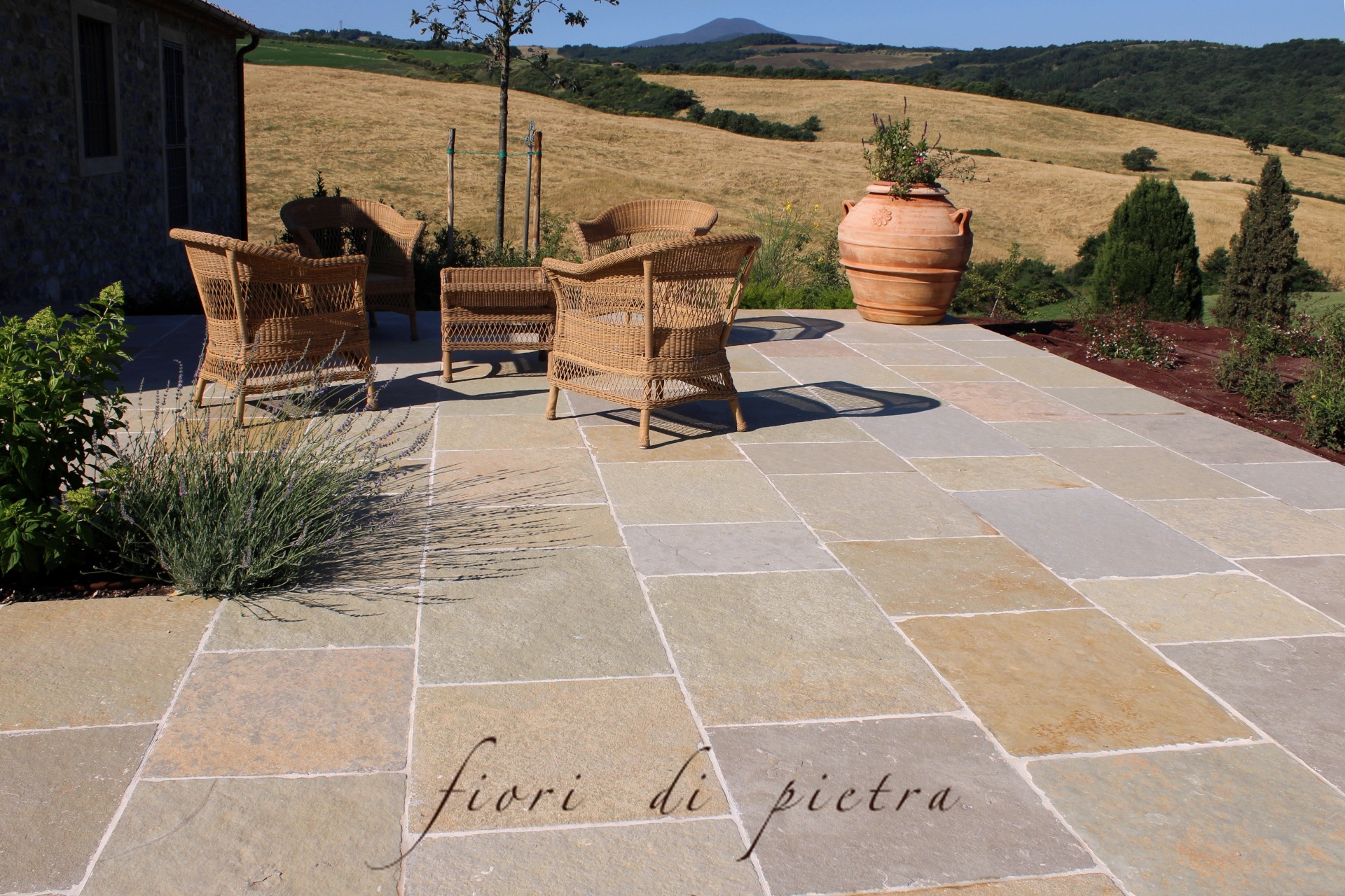 Realizzazione Pavimenti da 16,00 a 48,00 €/mq+iva in pietra VECCHIA TOSCANA 