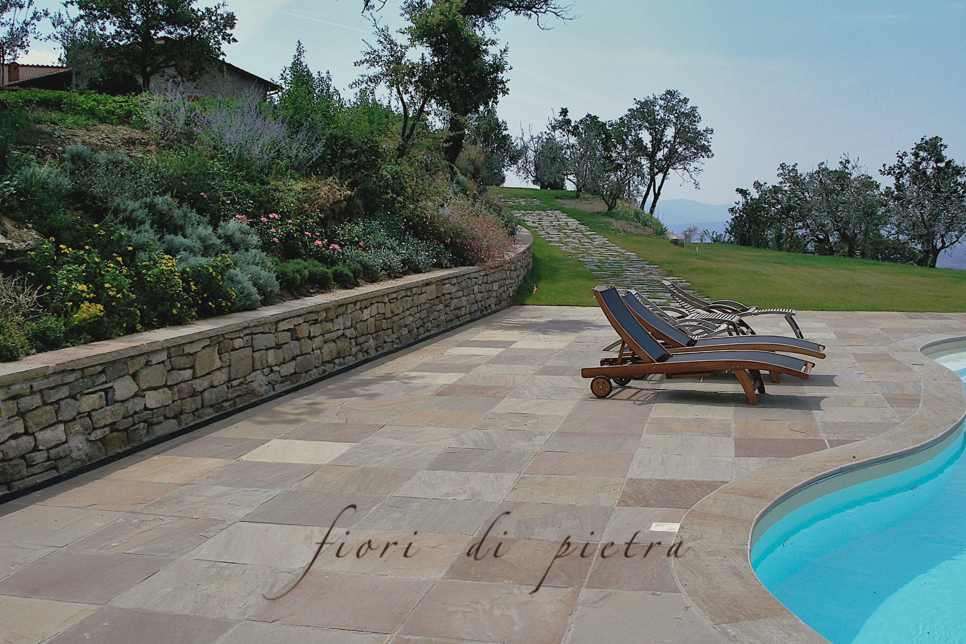 Realizzazione Piscine - Bordi  da 27,00 a 54,00 €/ml+iva in pietra SAND BROWN