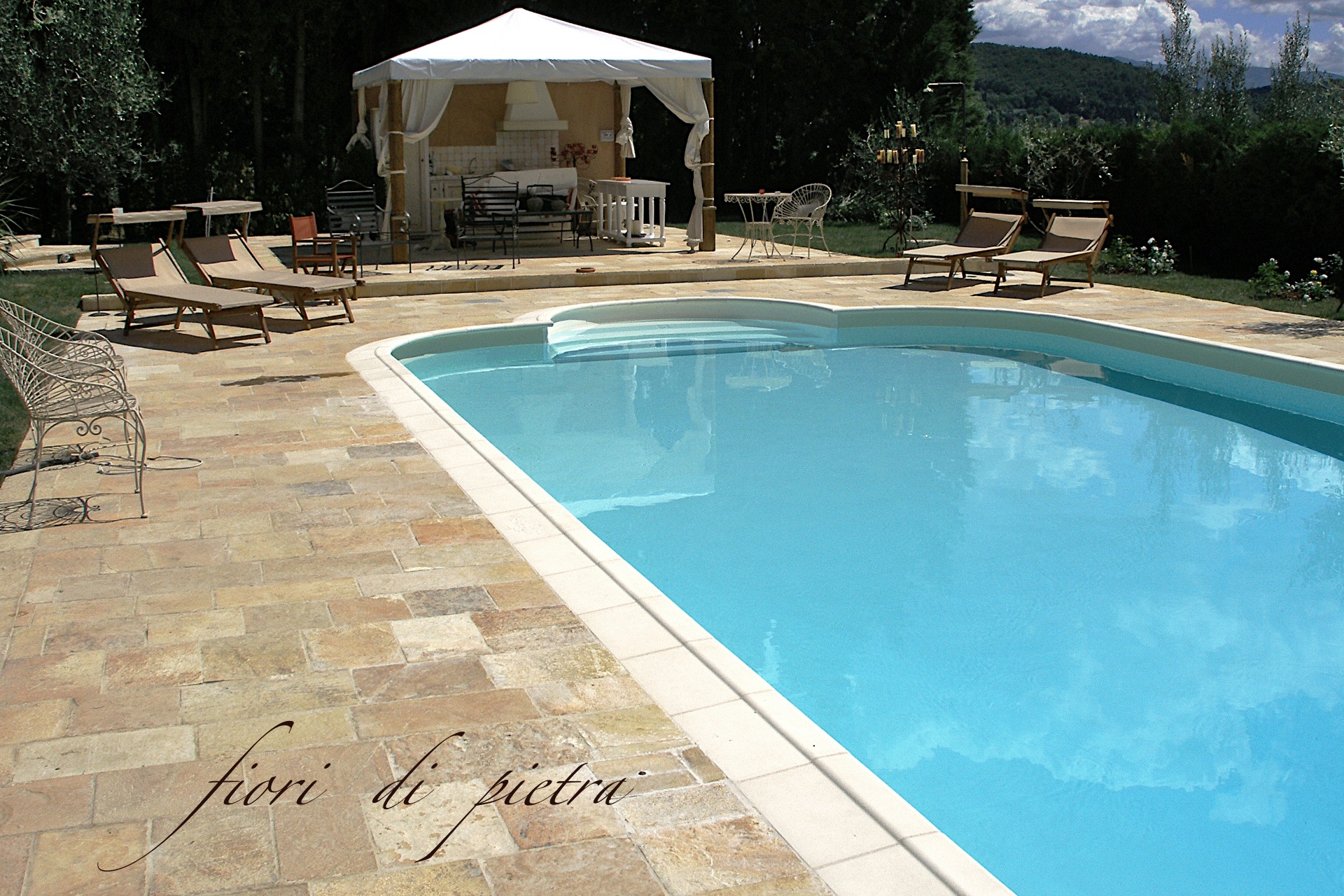 Realizzazione Piscine - Bordi  da 27,00 a 54,00 €/ml+iva in pietra Galestro