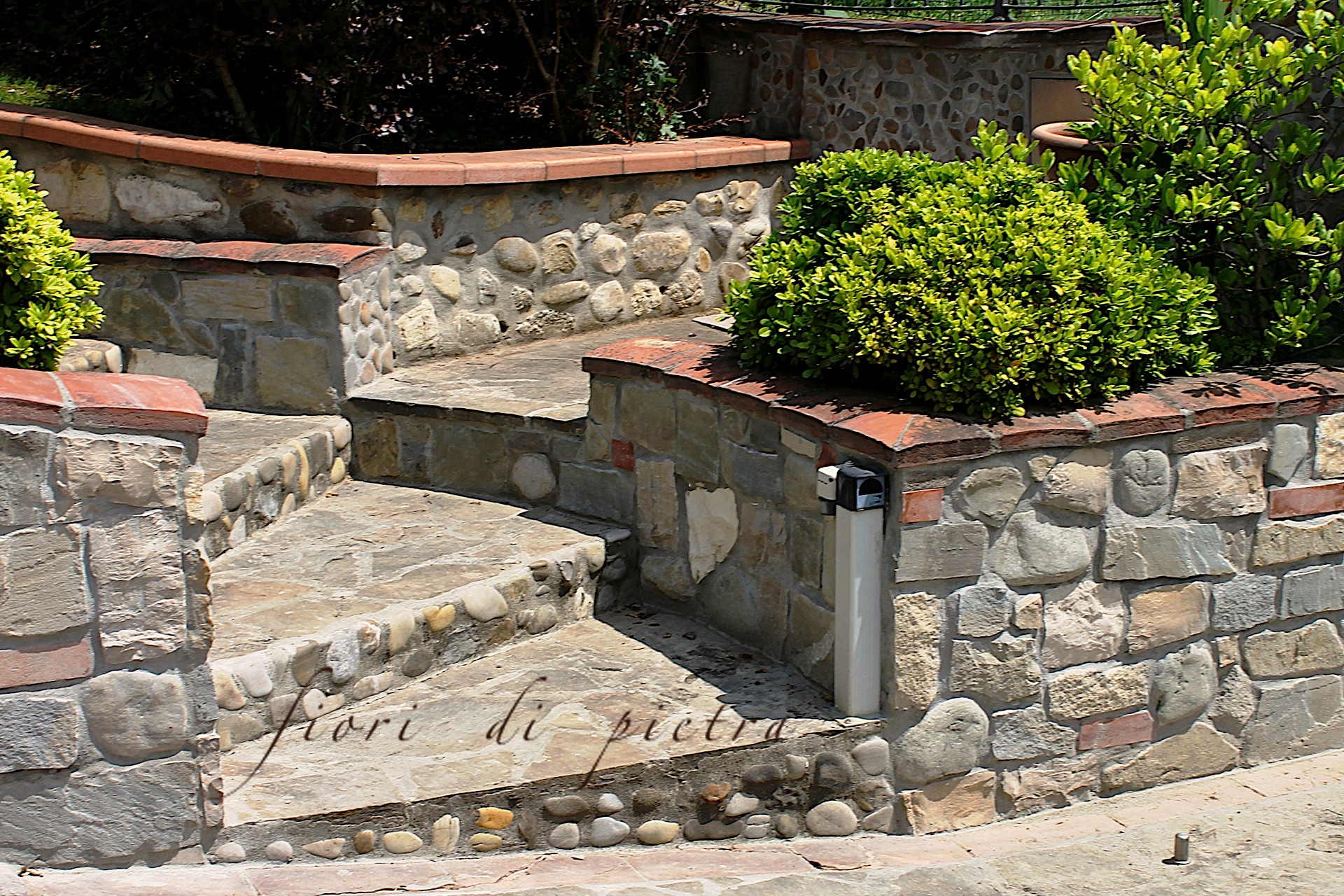 Realizzazione Rivestimenti da 30,00 a 50,00 €/mq+iva in pietra Toscana - € 50,00/mq+iva