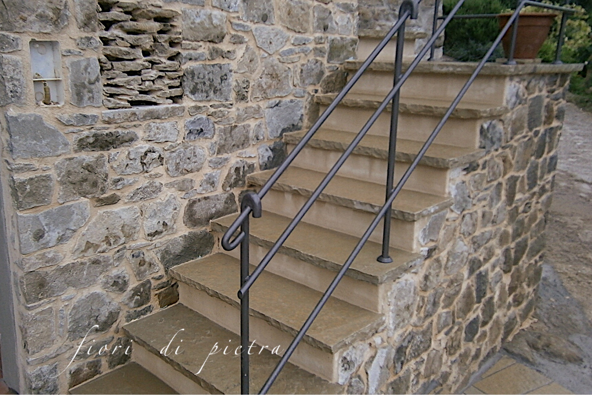 Realizzazione Piscine - Bordi  da 27,00 a 54,00 €/ml+iva in pietra IRON BROWN